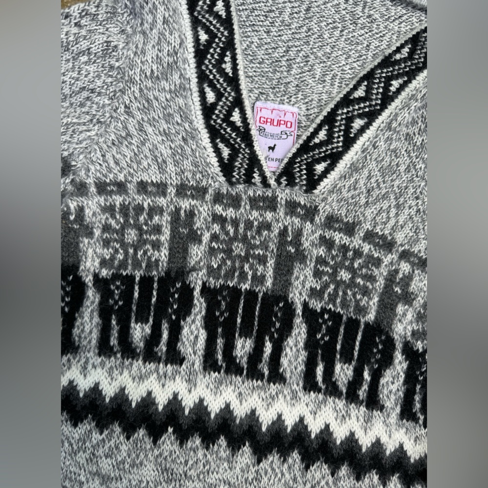 Alpaca Sweater - Picture 4 of 5